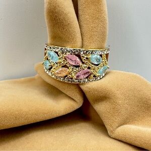 New never worn SZ 9 Elegant Gold and Multicolor Gemstone Ring